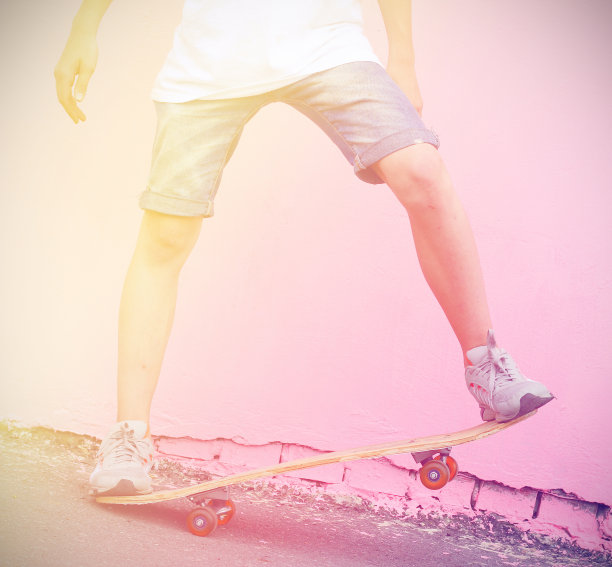男孩滑板复古照片复古风格图片下载