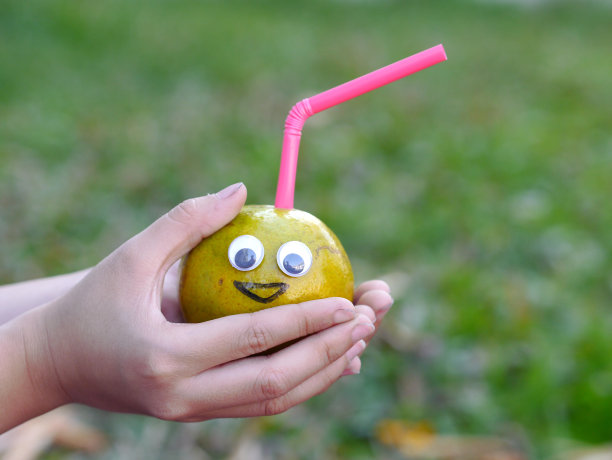 手拿着橘子图片下载