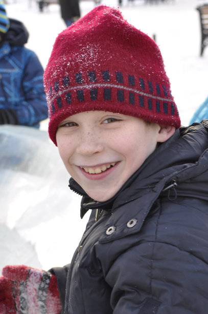 快乐的少年肖像。图片下载