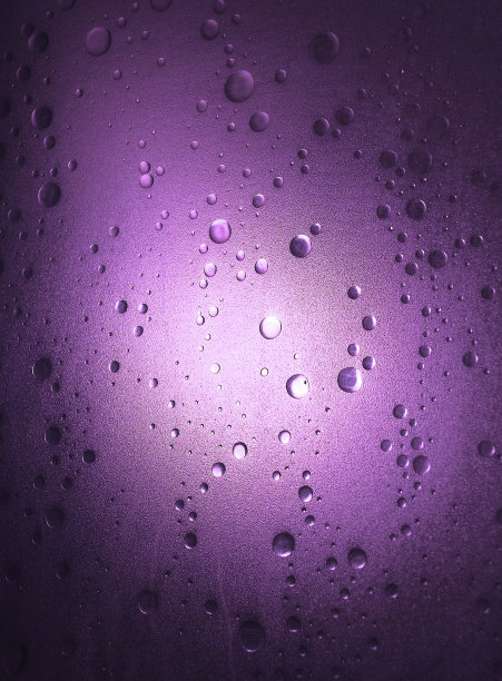 透过淋浴门的光-紫色图片下载
