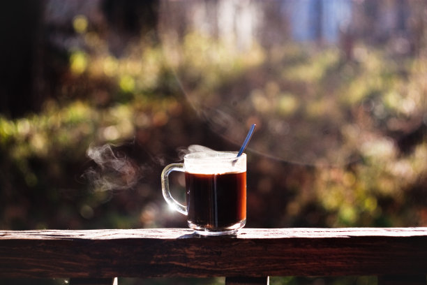 咖啡在阳台图片下载