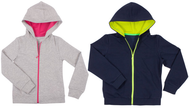 两件连帽衫孤立在白色背景上图片下载