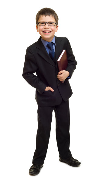 穿白色西装的男孩图片下载