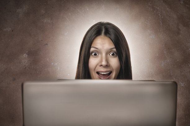 迷人的女商人惊讶地看着图片下载