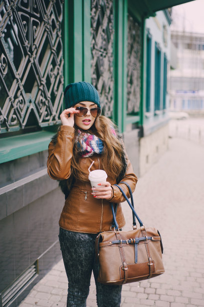 户外美丽时尚女孩图片下载