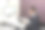 在办公室用笔记本电脑工作的商人图片下载