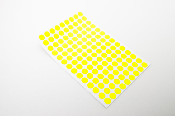 黄色的圆形贴纸。图片下载