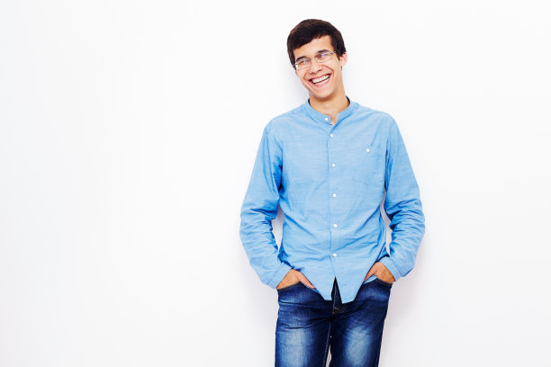 双臂交叉的白人图片下载