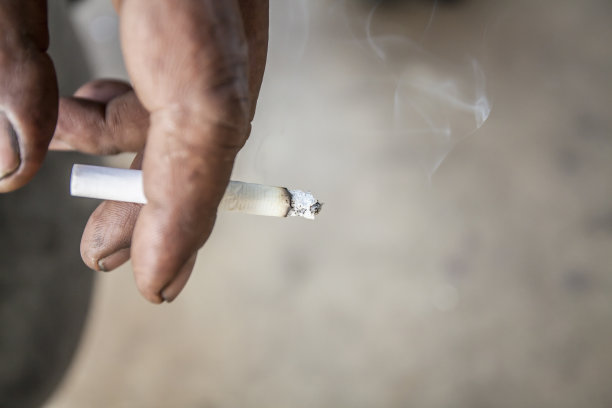 吸烟香烟图片下载