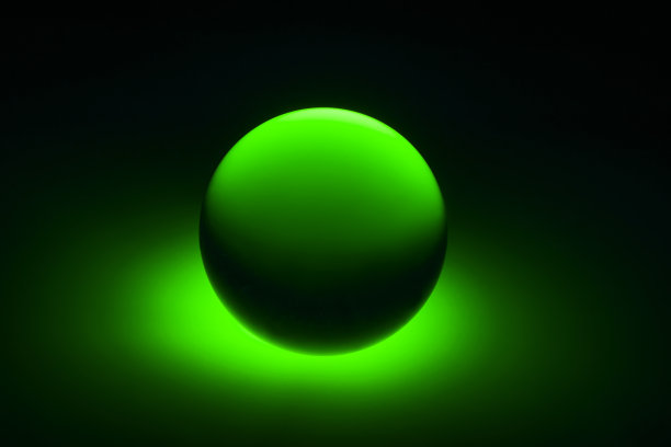 绿光中的绿色玻璃球图片下载