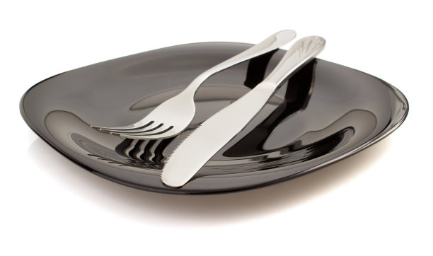 刀叉放在盘子上图片下载