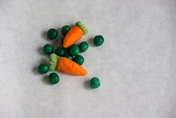 糖果:绿豌豆和胡萝卜图片下载