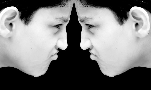 身份危机图片下载