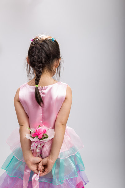 抱花儿童，后视图/抱花儿童图片下载