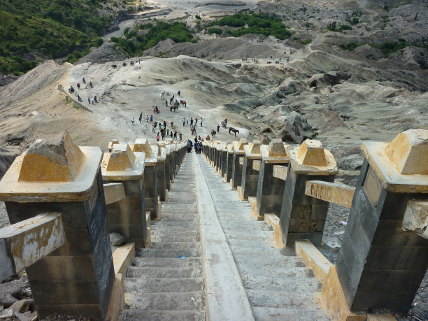 爬山下山图片下载