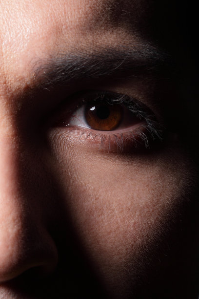 闭上眼睛图片下载