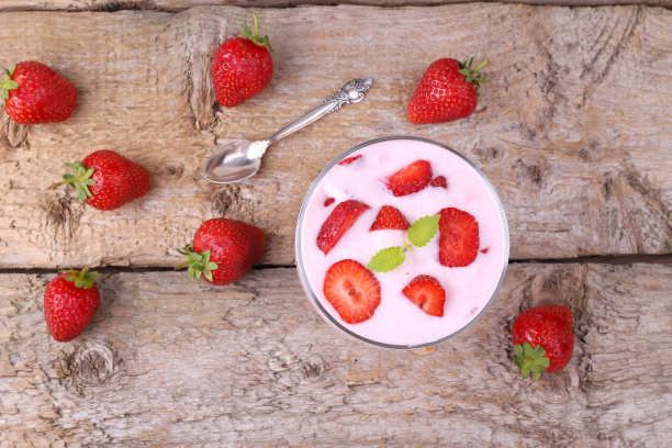 草莓甜点图片下载