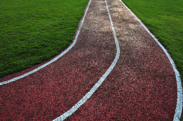 弯曲的轨道图片下载