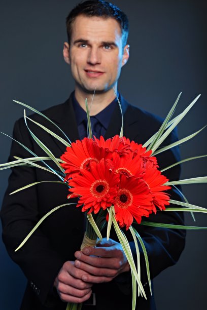 他开着非洲菊花图片下载