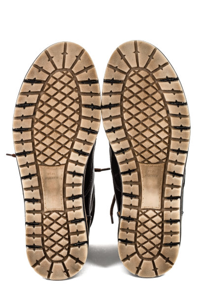 橡胶男鞋的鞋底，孤立在白色背景上图片下载