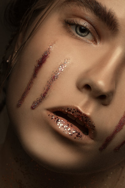 时尚肖像的黑发金发美女年轻女孩素材图片