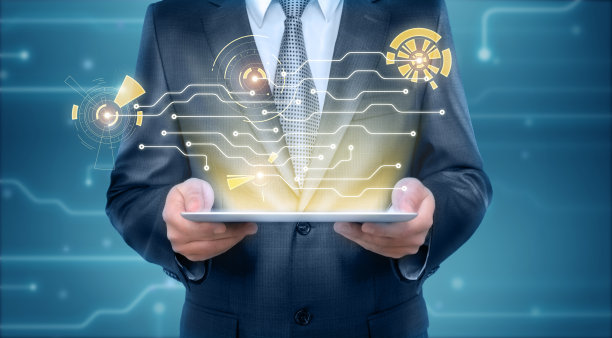 商人手持平板投影全息计划素材图片