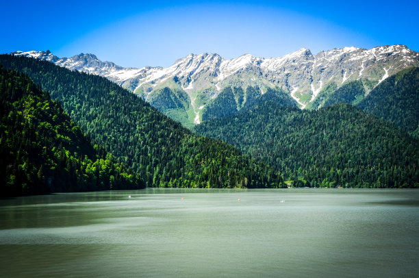 山中的湖图片下载