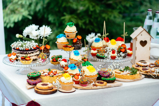 糖果棒和各种各样的好东西。图片下载