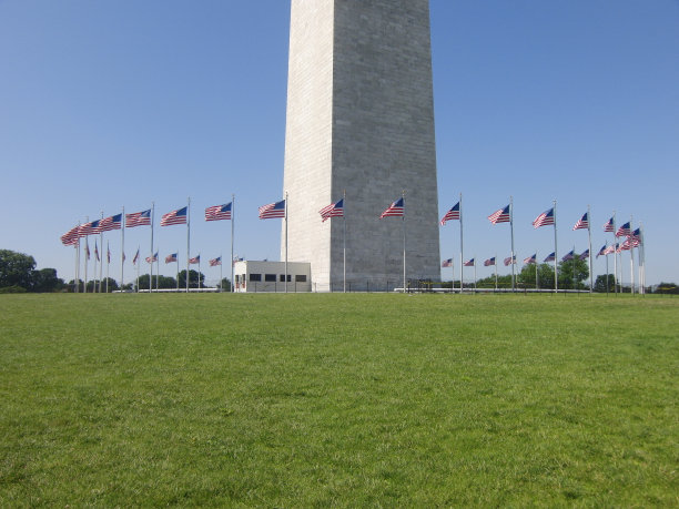 华盛顿纪念碑和华盛顿特区的美国国旗图片下载