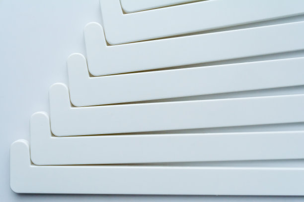 白色抽象背景的几何元素，箭头，运动方向图片下载