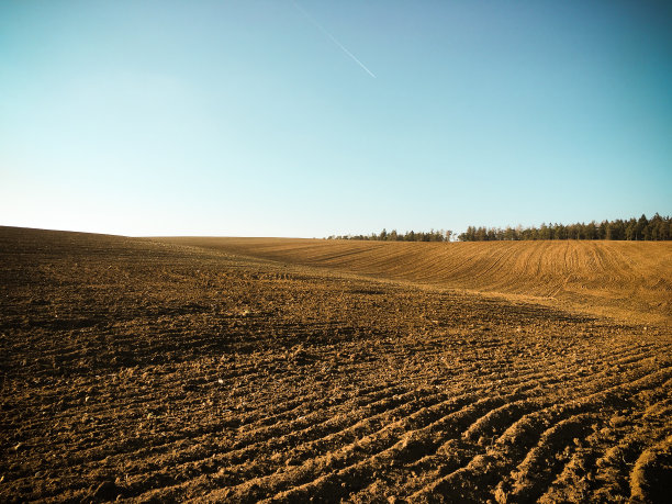 耕种农田图片下载