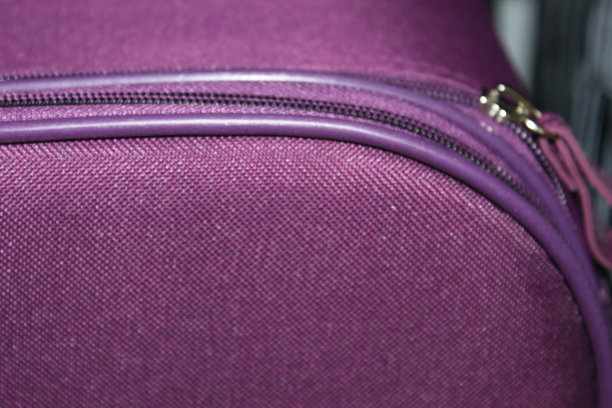 紫色的行李图片下载