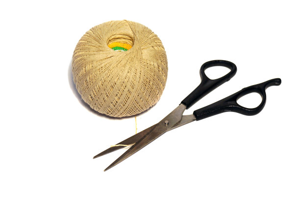 米色的线和剪刀的纠结图片下载
