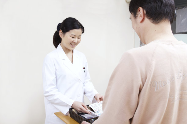 药剂师的日本女性图片下载