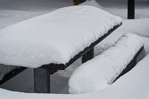 雪野餐桌上。图片下载