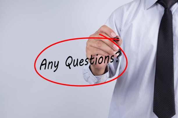 商人手写有问题吗?在视觉屏幕上用黑色标记。孤立在白色的。商业、技术、互联网概念。库存图片图片下载