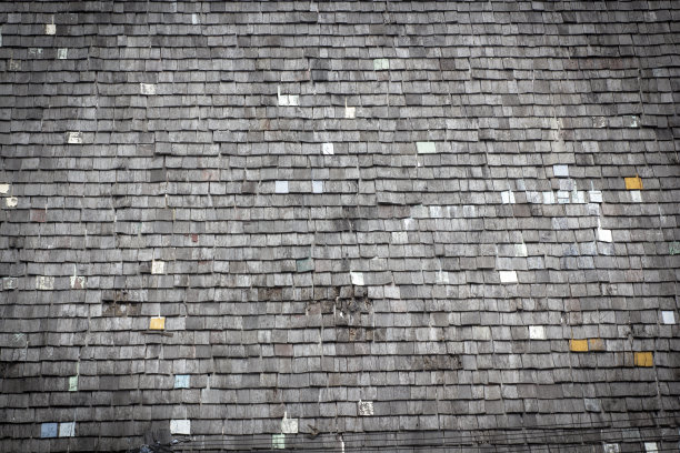 旧红瓦屋顶背景图片下载