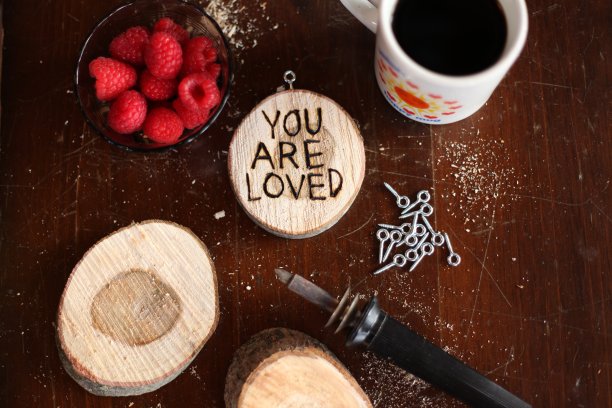 你是爱燃烧木头的人图片下载