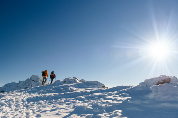 冬季登山群，风景优美，天空湛蓝图片下载