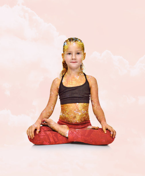 穿红衣服的小女孩图片下载