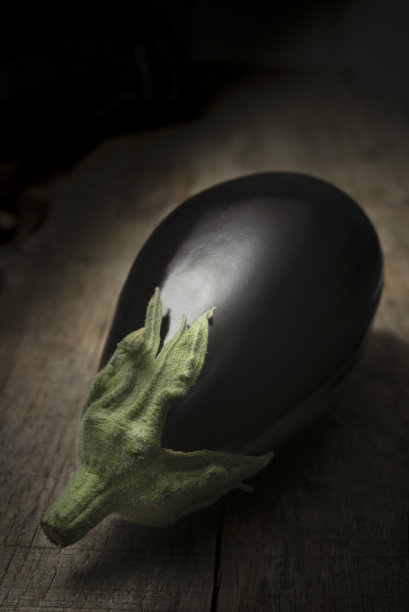 茄子在木图片下载