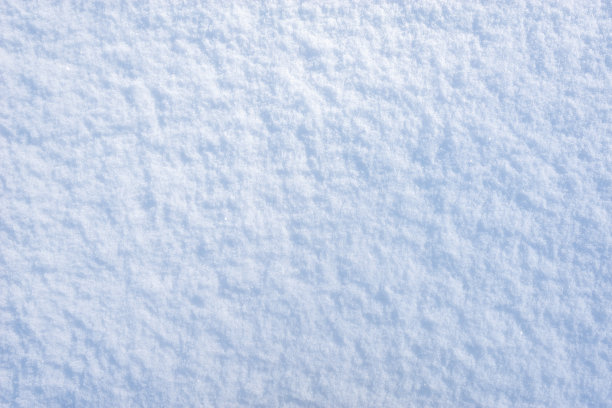 清晨雪堆表面。图片下载