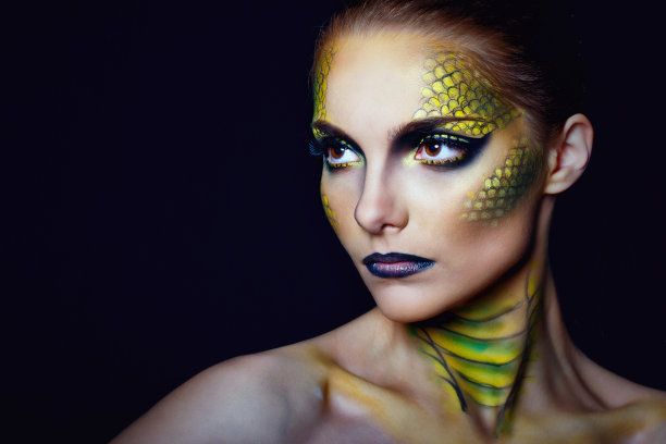 蛇的女孩图片下载