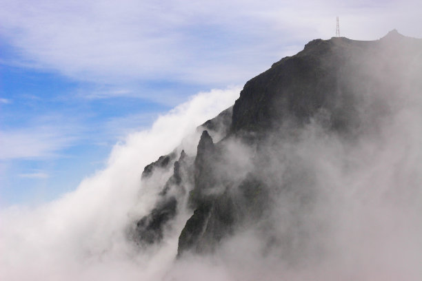 马德拉山脉的通信塔图片下载