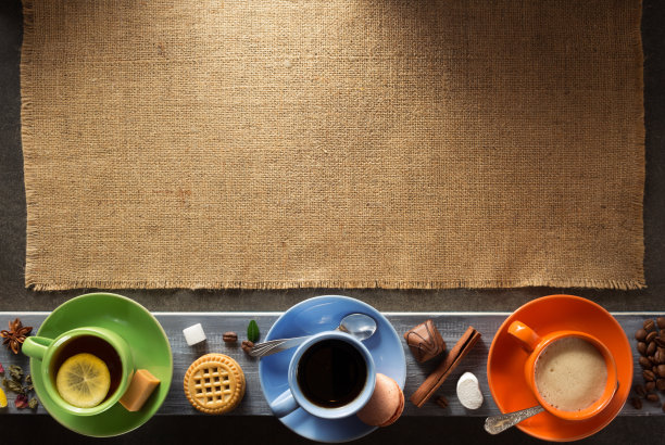 桌上放着一杯咖啡，茶和可可图片下载