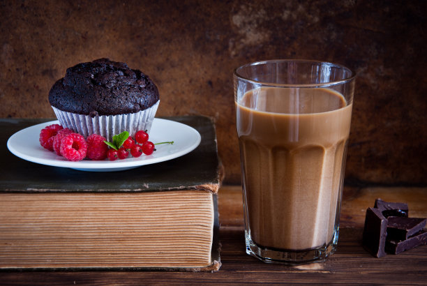 巧克力松饼和咖啡图片下载