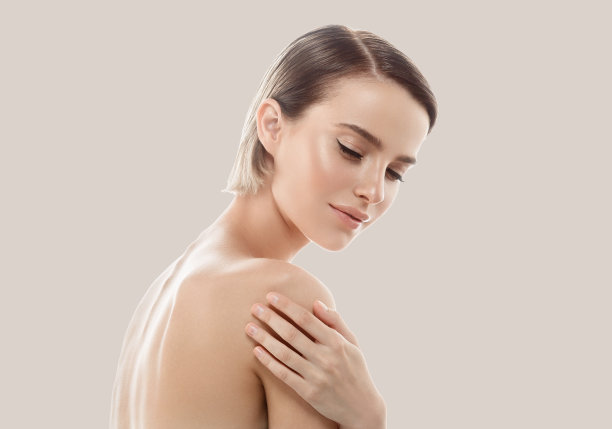 美女的脸肖像。美丽的模特女孩与完美的新鲜干净的皮肤。图片下载