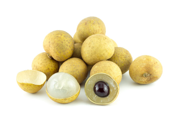 龙眼。白色背景上分离的新鲜龙眼图片下载