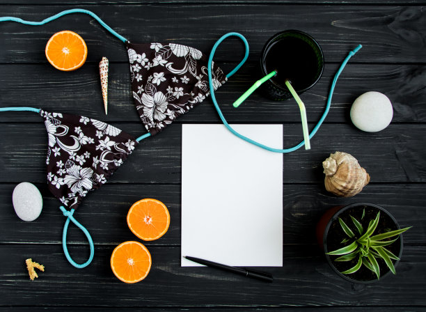 假日元素和空白页。旅行照片，平躺，俯视图图片下载