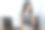 在办公室工作的女商人。图片下载